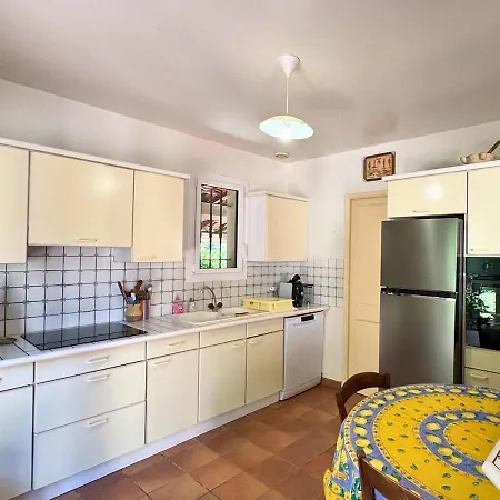 Maison Familiale Provencale Au Calme, Proche
