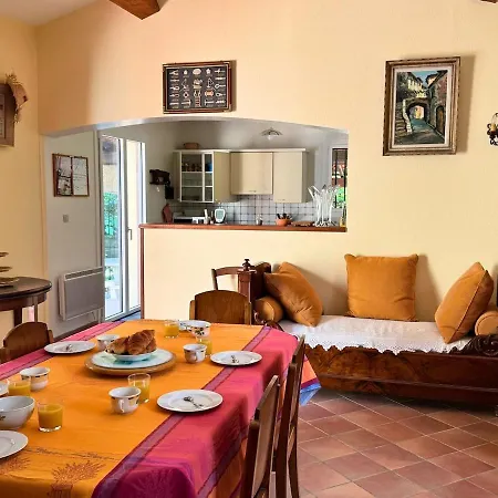 Maison Familiale Provencale Au Calme, Proche